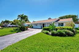 Picture of 400 Nokomis Avenue S, Venice, FL 34285