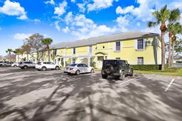 Picture of 113 Seahorse Drive Se Unit D, St Petersburg, FL 33705