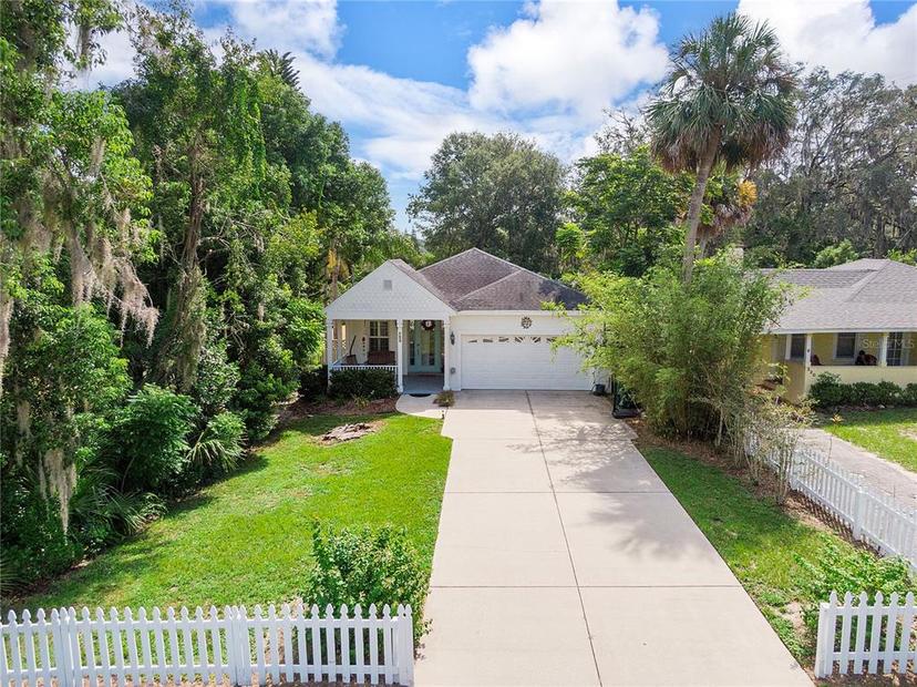 Picture of 322 N Rhodes Street, Mount Dora FL 32757