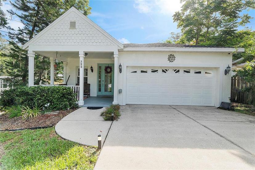 Picture of 322 N Rhodes Street, Mount Dora FL 32757