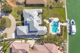 Picture of 810 Siesta Drive, Sarasota, FL 34242