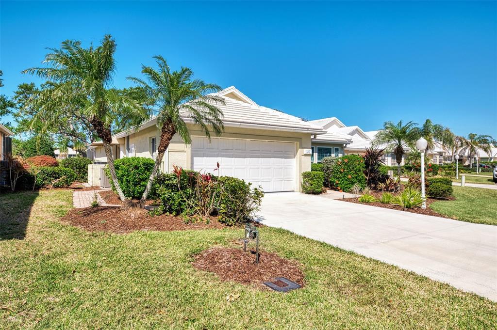 Picture of 320 Bermuda Court, Venice, FL 34293