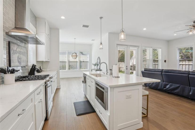Picture of 8100 25Th Avenue N, St Petersburg FL 33710