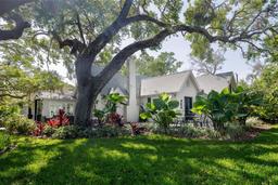Picture of 2521 Driftwood Road Se, St Petersburg, FL 33705