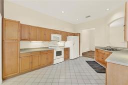 Picture of 39905 Bayview Drive, Lady Lake, FL 32159