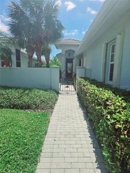 Picture of 321 Reclinata Circle, Venice, FL 34292