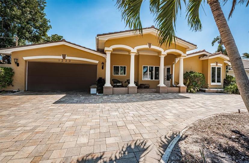 Picture of 1233 Eden Isle Drive Ne, St Petersburg FL 33704
