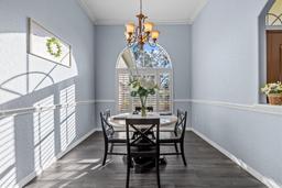 Picture of 2309 Valrico Forest Dr, Valrico, FL 33594