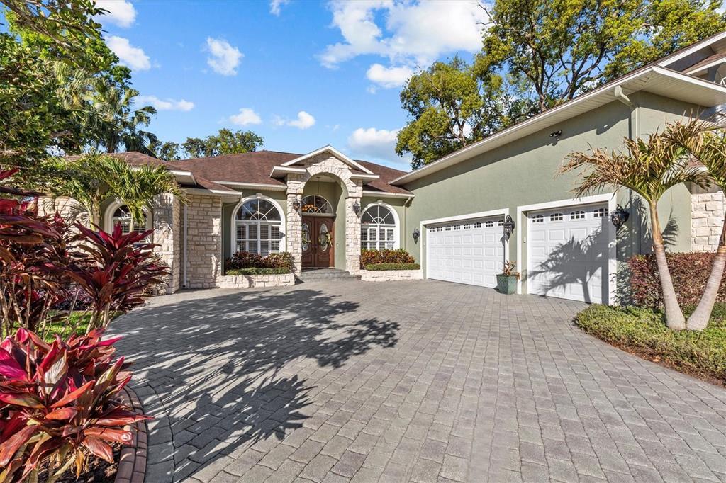 Picture of 2309 Valrico Forest Dr, Valrico, FL 33594