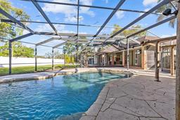 Picture of 2309 Valrico Forest Dr, Valrico, FL 33594