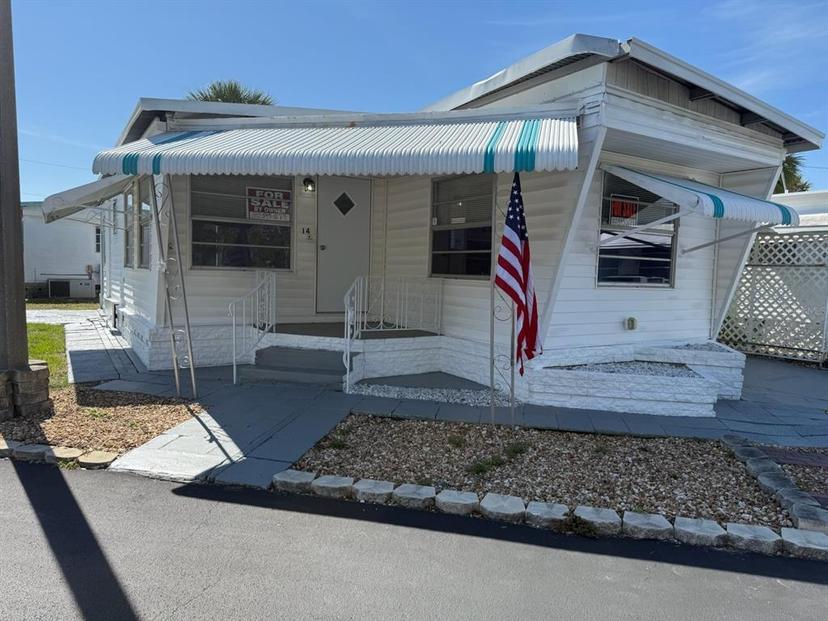 Picture of 4851 W Gandy Boulevard Unit B1L14, Tampa FL 33611