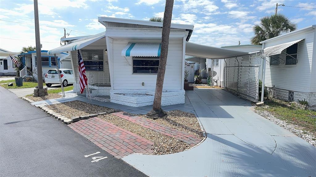 Picture of 4851 W Gandy Boulevard Unit B1L14, Tampa, FL 33611