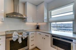 Picture of 4420 Exeter Drive Unit 302, Longboat Key, FL 34228