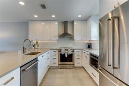 Picture of 4420 Exeter Drive Unit 302, Longboat Key, FL 34228