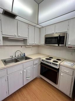 Picture of 8402 111Th Street Unit 303, Seminole, FL 33772