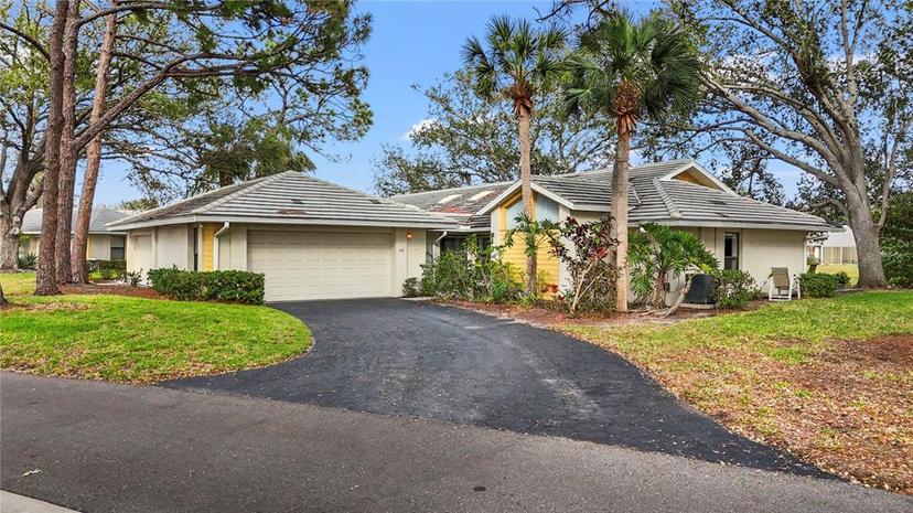 Picture of 238 Southampton Drive Unit 319, Venice FL 34293
