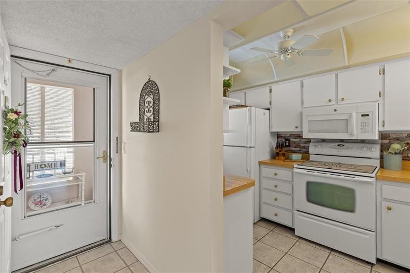 Picture of 437 Cerromar Lane Unit 418, Venice FL 34293