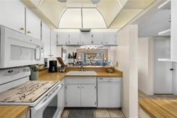Picture of 437 Cerromar Lane Unit 418, Venice, FL 34293