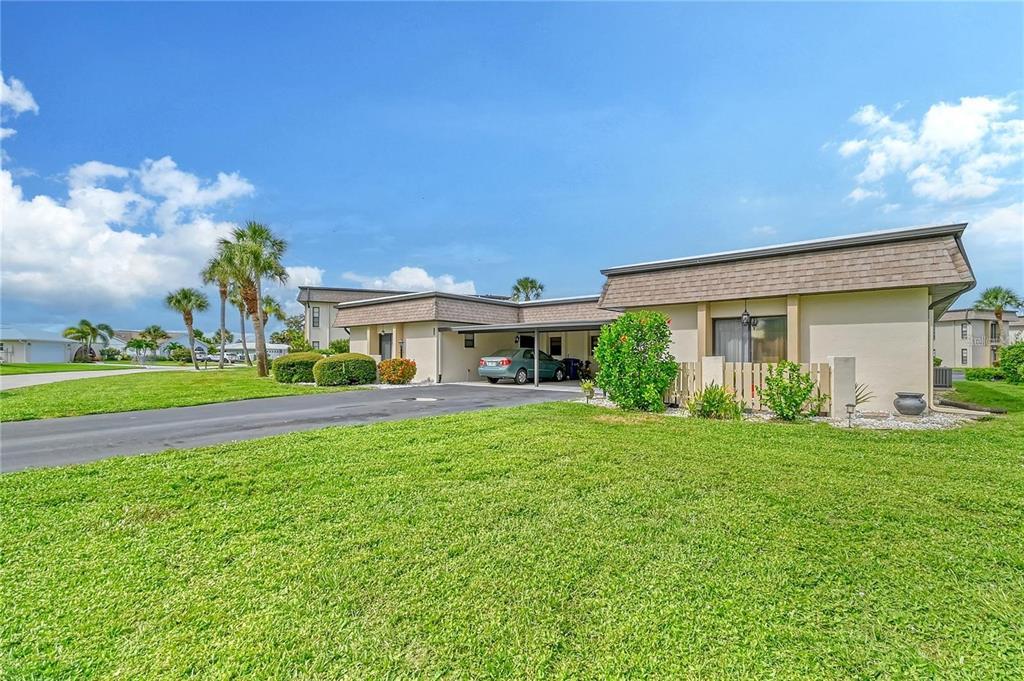 Picture of 1716 Lakeside Drive Unit 1714B, Venice, FL 34293