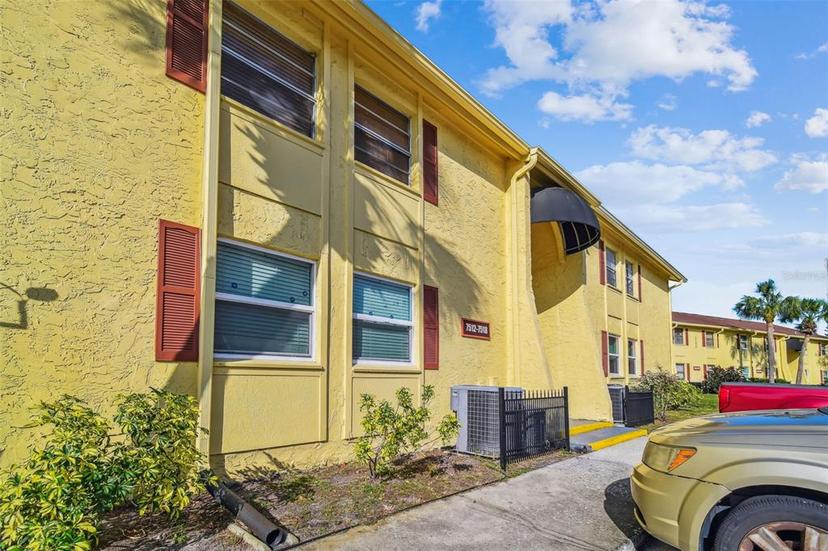 Picture of 7512 Dolonita Drive Unit 7512, Tampa FL 33615