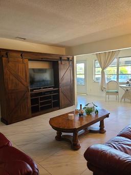 Picture of 3850 13Th Avenue N Unit 101, St Petersburg, FL 33713