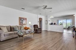 Picture of 307 Heron Point Way, Deland, FL 32724