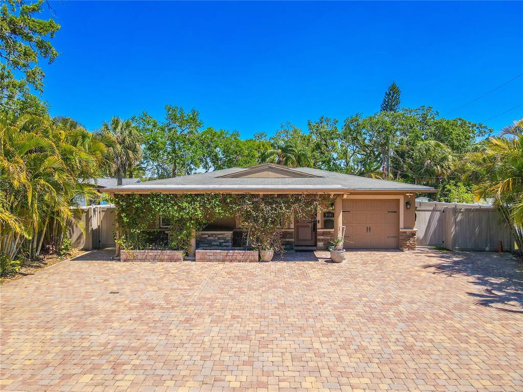 Picture of 2121 Park Street N, St Petersburg, FL 33710