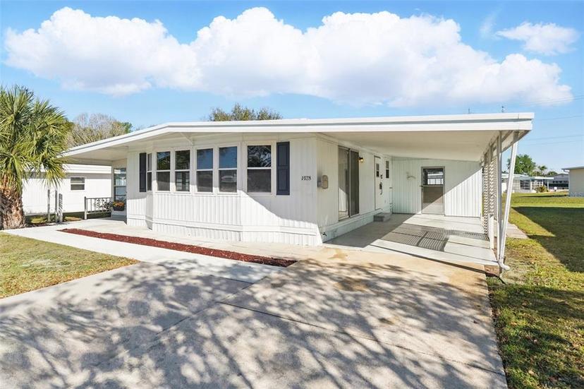 Picture of 1028 Capella Drive, Tavares FL 32778