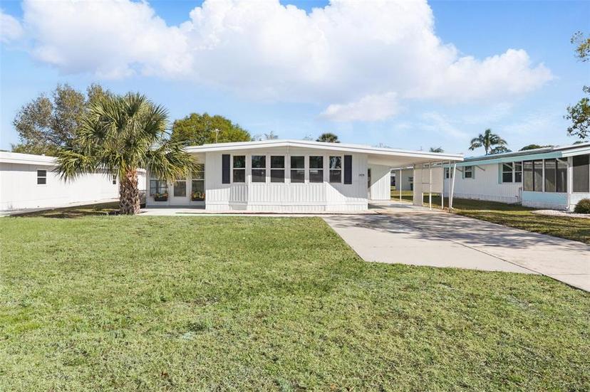 Picture of 1028 Capella Drive, Tavares FL 32778