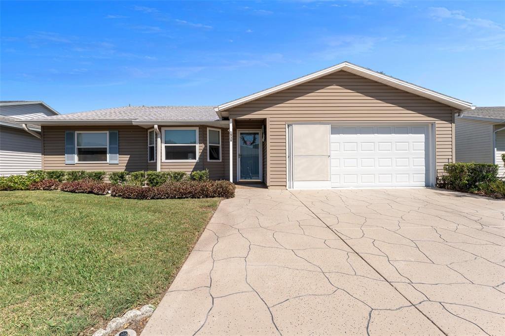 Picture of 1939 Prairie Dunes Circle N, Lakeland, FL 33810