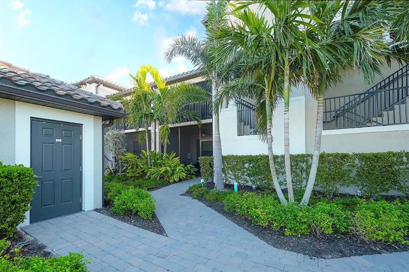 Picture of 5685 Palmer Circle Unit 202, Bradenton FL 34211
