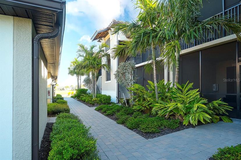 Picture of 5685 Palmer Circle Unit 202, Bradenton FL 34211