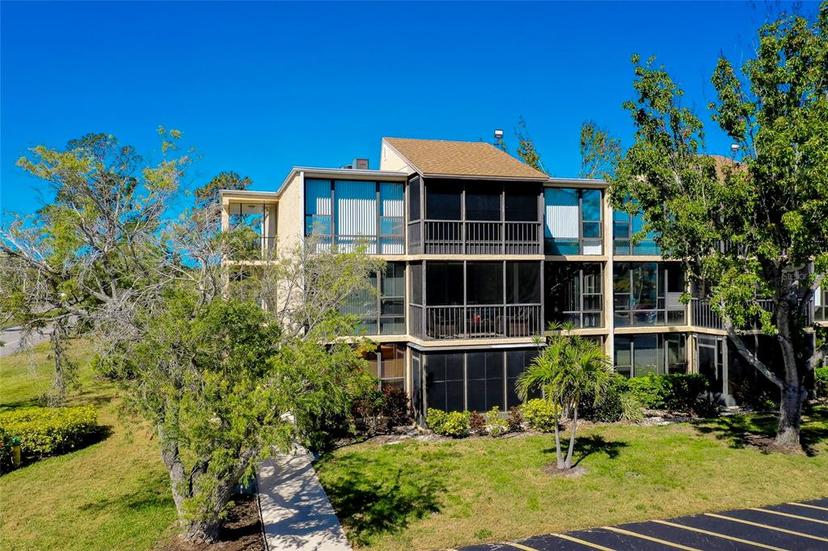 Picture of 612 Bird Bay Drive S Unit 116, Venice FL 34285