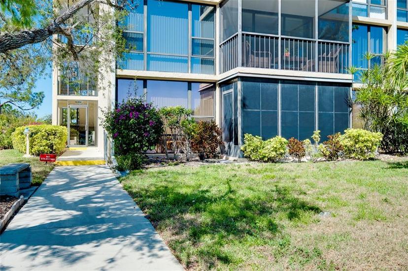 Picture of 612 Bird Bay Drive S Unit 116, Venice FL 34285