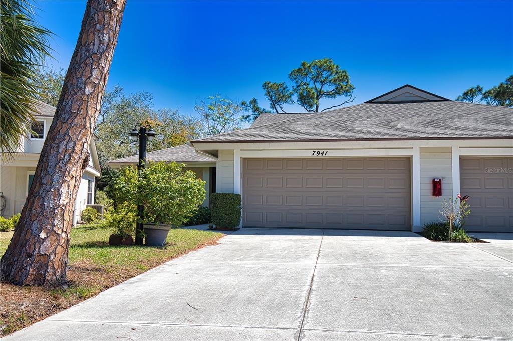 Picture of 7941 Pineglen Court Unit 37, Sarasota, FL 34238