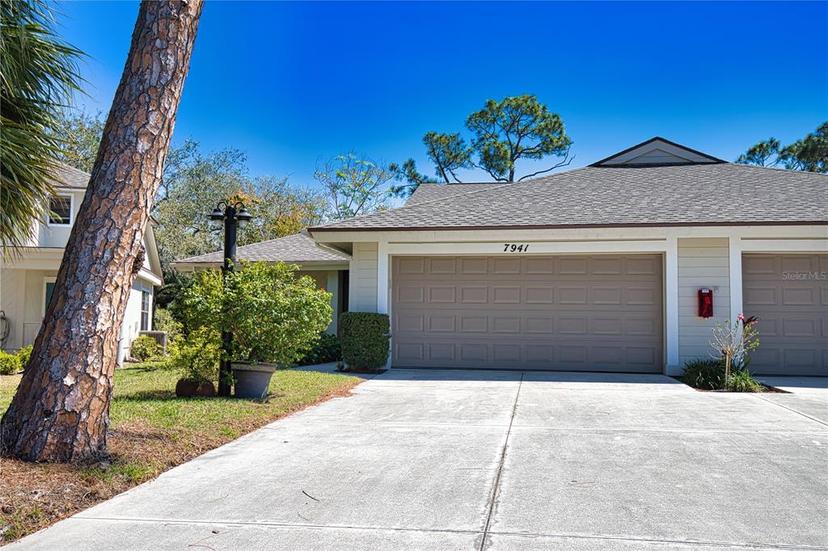 Picture of 7941 Pineglen Court Unit 37, Sarasota FL 34238