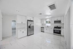 Picture of 509 13Th Avenue Nw, Largo, FL 33770