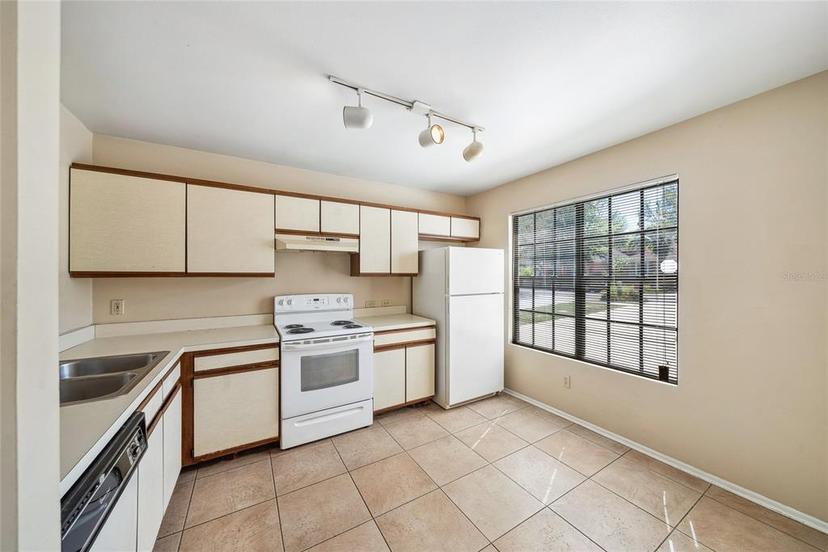 Picture of 605 Swallow Court, Apopka FL 32712