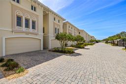 Picture of 1076 Paseo Del Rio Ne, St Petersburg, FL 33702