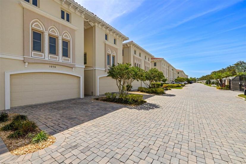 Picture of 1076 Paseo Del Rio Ne, St Petersburg FL 33702