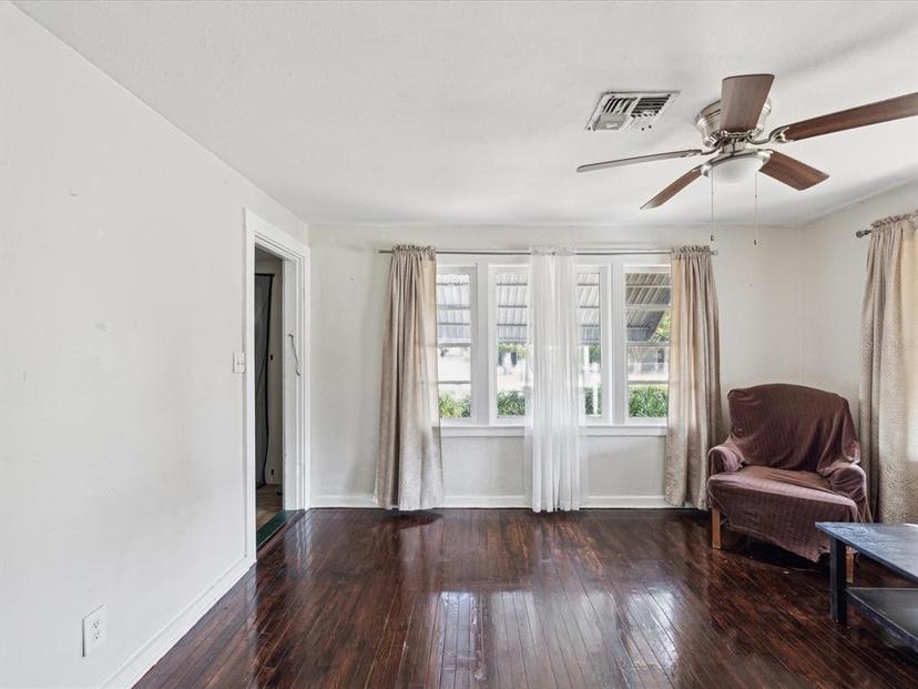 Picture of 1700 30Th Avenue N, St Petersburg FL 33713
