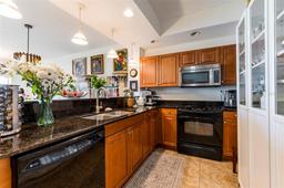 Picture of 628 Cleveland Street Unit 907, Clearwater, FL 33755