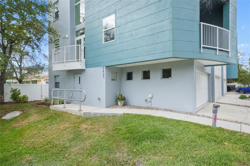 Picture of 3405 W Swann Avenue Unit 9, Tampa FL 33609