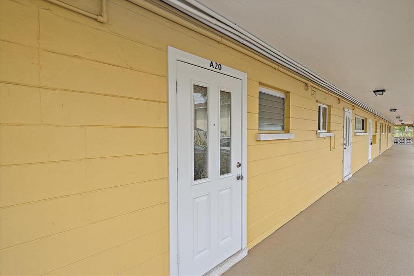 Picture of 2155 Wood Street Unit A20, Sarasota FL 34237