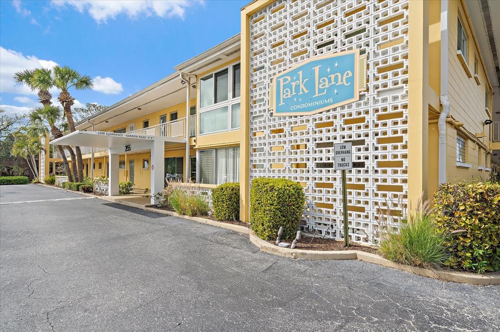 Picture of 2155 Wood Street Unit A20, Sarasota, FL 34237