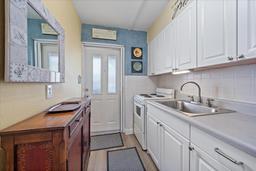 Picture of 2155 Wood Street Unit A20, Sarasota, FL 34237