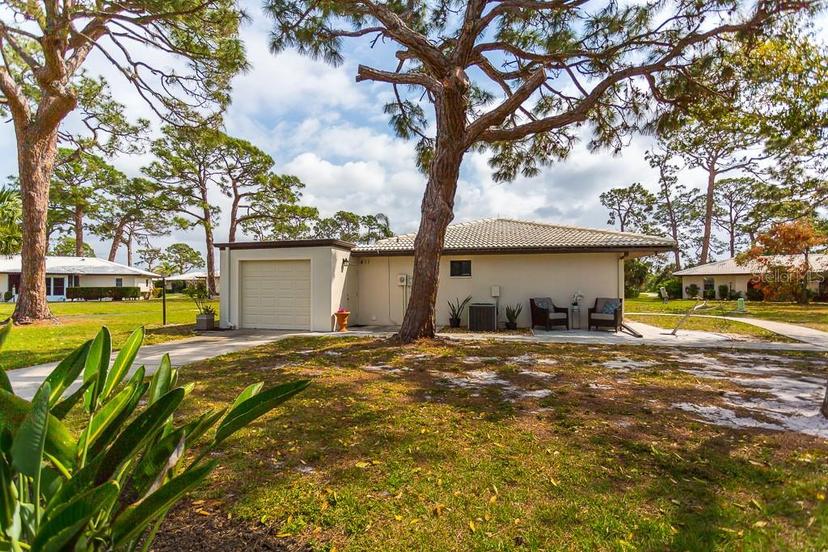 Picture of 411 S Oxford Drive Unit 411, Nokomis FL 34275