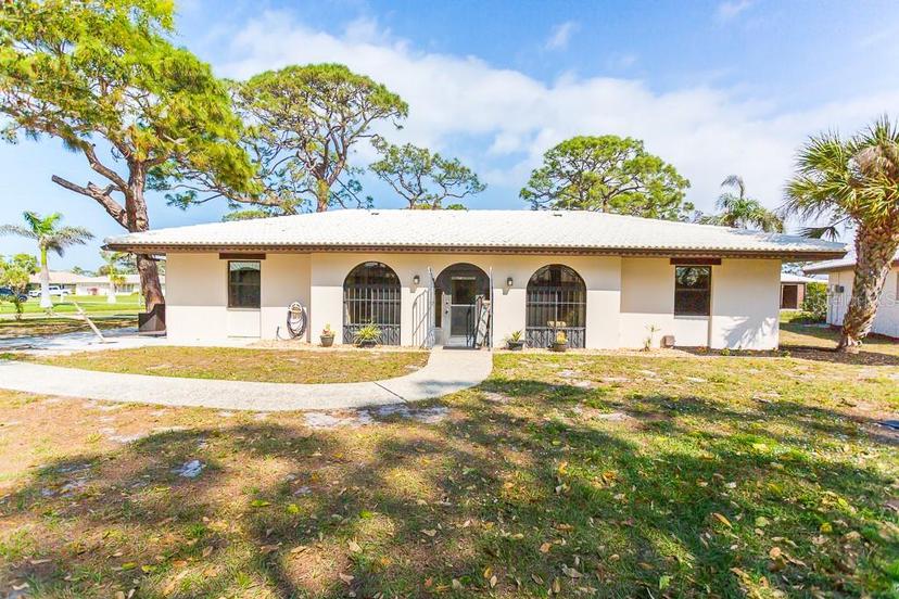 Picture of 411 S Oxford Drive Unit 411, Nokomis FL 34275