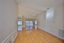 Picture of 1015 Hardwood Drive, Valrico, FL 33596