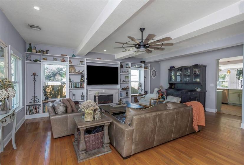 Picture of 2005 Jackson Street N, St Petersburg FL 33704